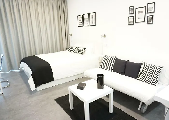 Апартаменти Black & White Canteras Лас-Пальмас-де-Гран-Канарія