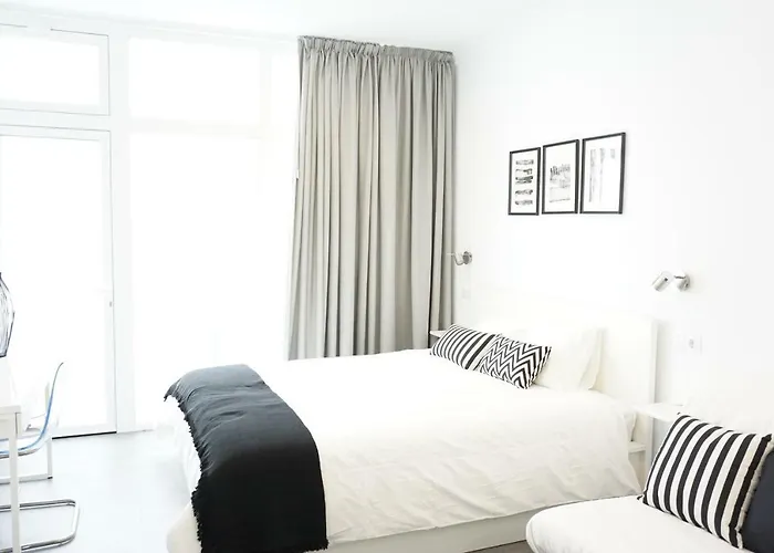 Black & White Canteras