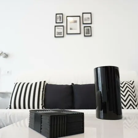 Apartment Black & White Canteras *